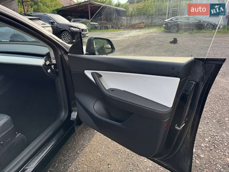 Внедорожник / Кроссовер Tesla Model Y 2022 в Ровно