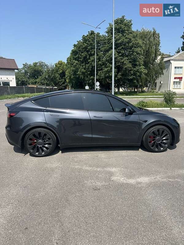 Внедорожник / Кроссовер Tesla Model Y 2024 в 