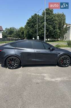 Tesla Model Y 2024