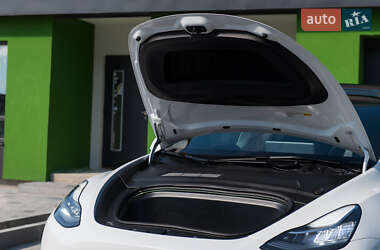 Позашляховик / Кросовер Tesla Model Y 2020 в 