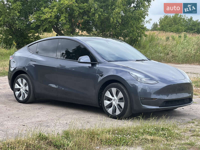 Tesla Model Y 2023