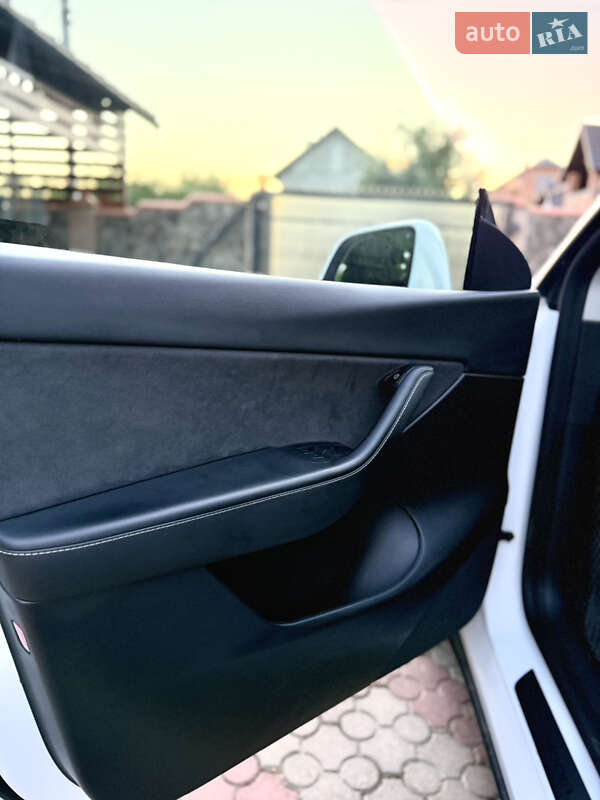 Внедорожник / Кроссовер Tesla Model Y 2022 в Сторожинце