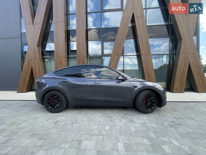 Внедорожник / Кроссовер Tesla Model Y 2021 в Луцке