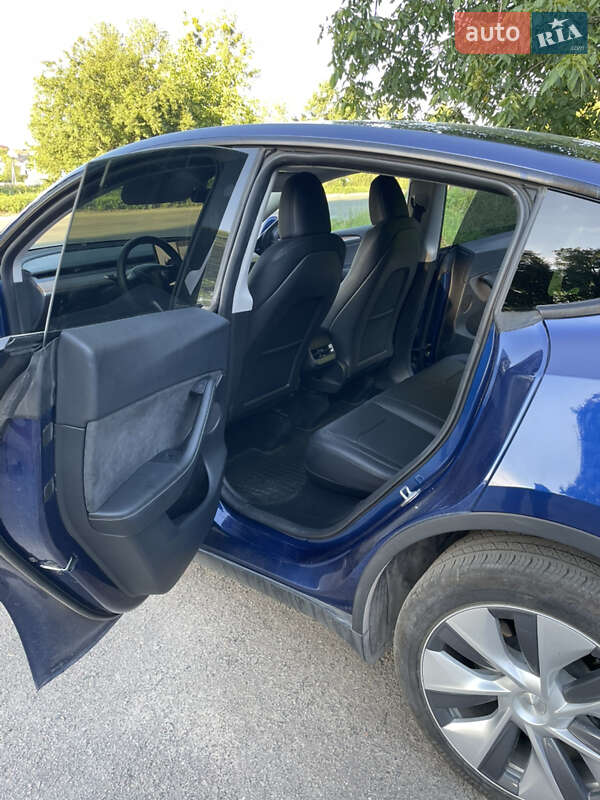 Внедорожник / Кроссовер Tesla Model Y 2023 в Львове