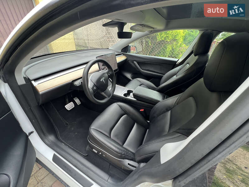 Внедорожник / Кроссовер Tesla Model Y 2021 в Львове