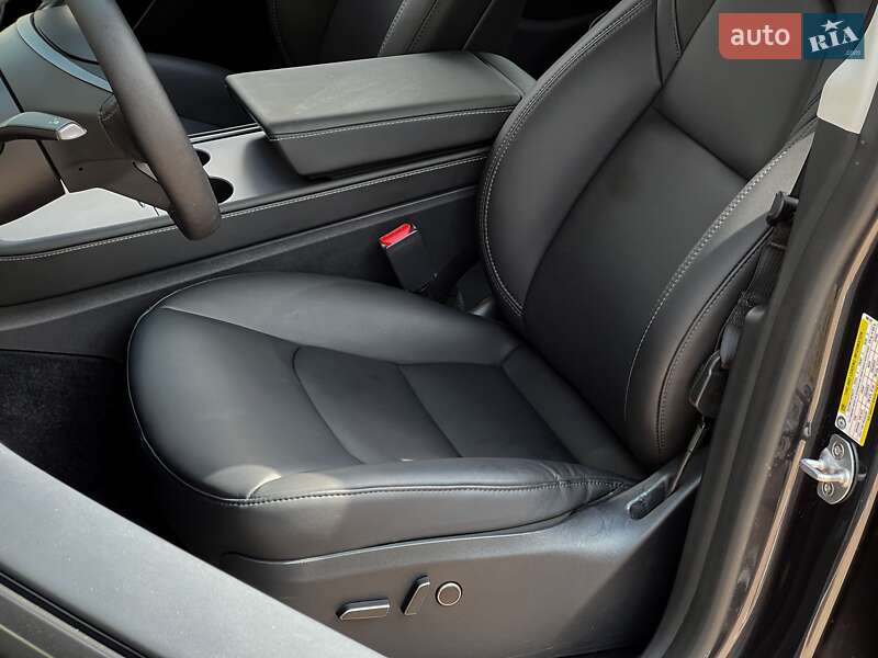 Позашляховик / Кросовер Tesla Model Y 2024 в Києві