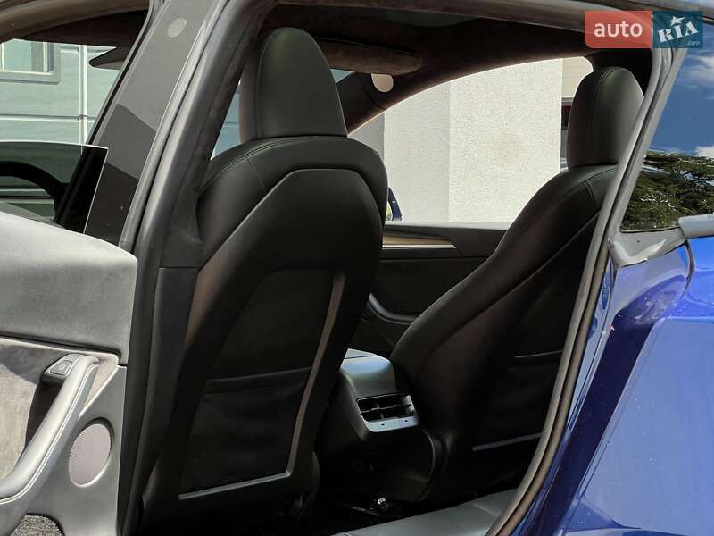 Внедорожник / Кроссовер Tesla Model Y 2023 в Киеве
