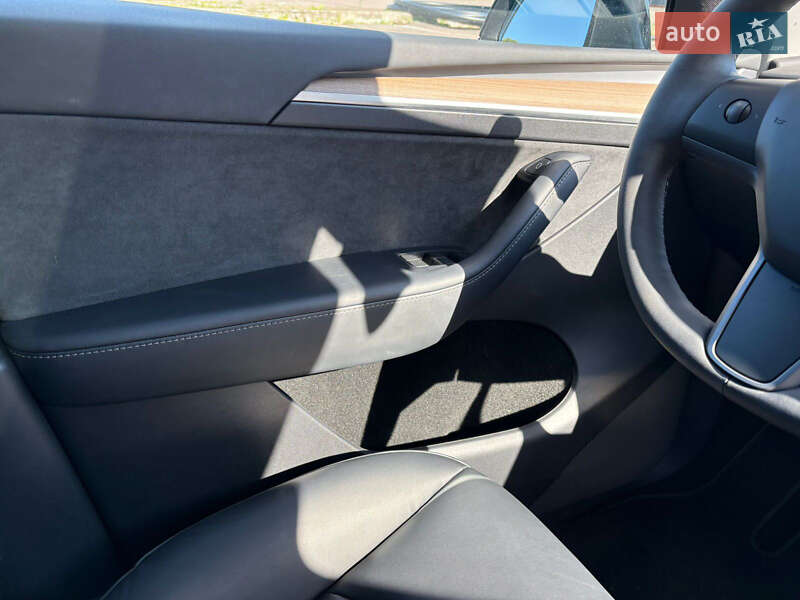 Позашляховик / Кросовер Tesla Model Y 2022 в Рівному