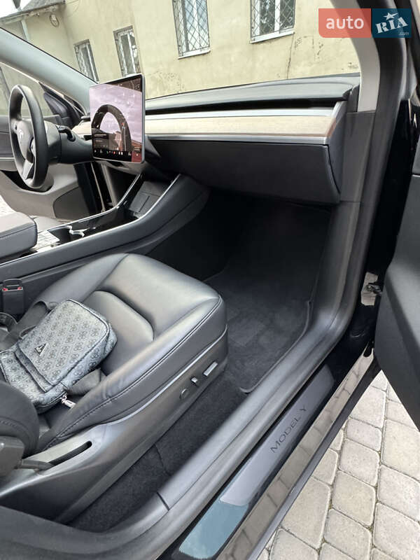 Внедорожник / Кроссовер Tesla Model Y 2021 в Ивано-Франково