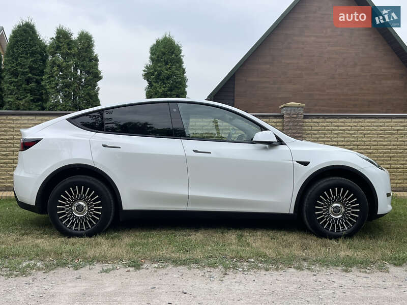 Внедорожник / Кроссовер Tesla Model Y 2021 в Киеве
