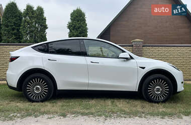 Внедорожник / Кроссовер Tesla Model Y 2021 в 