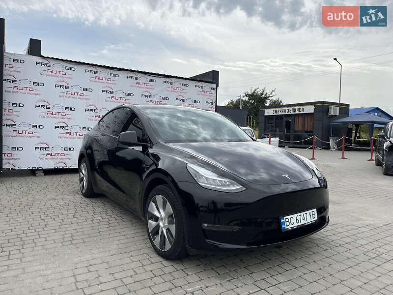Tesla Model Y 2021