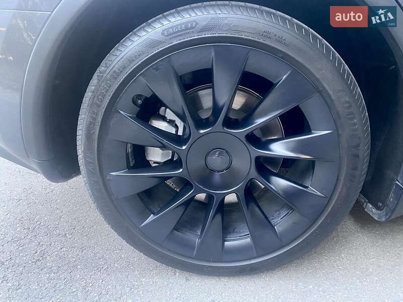 Внедорожник / Кроссовер Tesla Model Y 2023 в Киеве