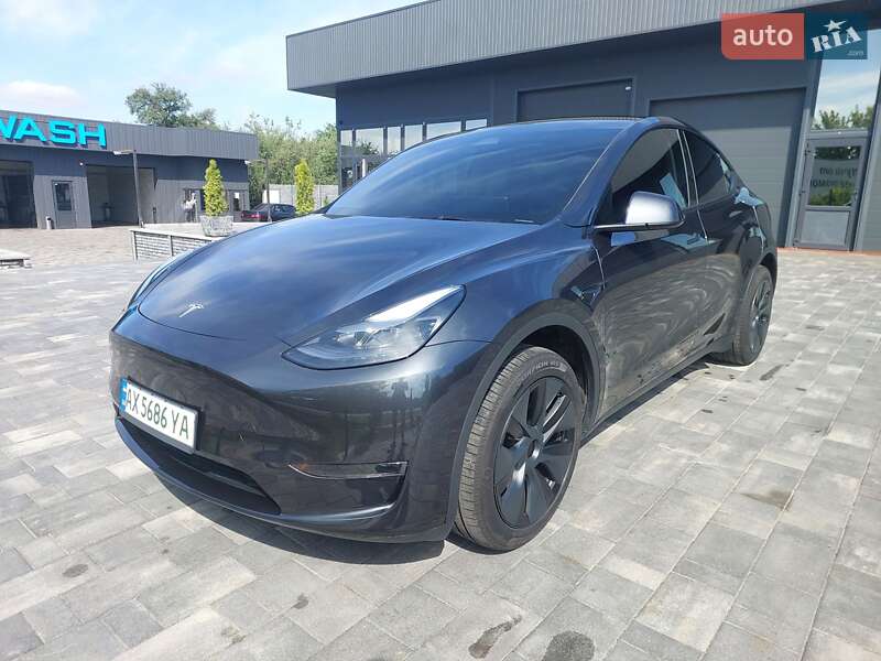 Tesla Model Y 2024