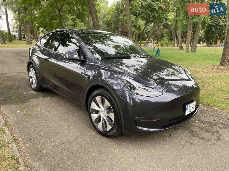 Внедорожник / Кроссовер Tesla Model Y 2024 в Киеве