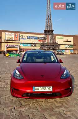 Tesla Model Y 2024