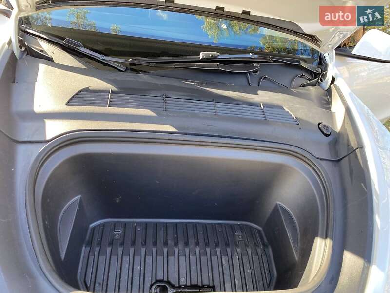 Внедорожник / Кроссовер Tesla Model Y 2023 в Житомире