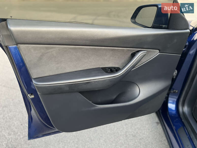 Внедорожник / Кроссовер Tesla Model Y 2020 в Киеве