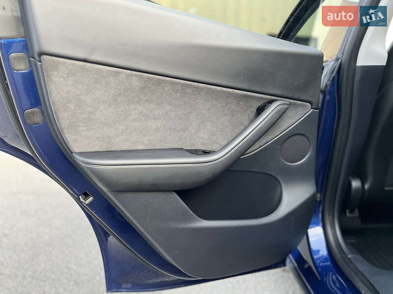 Внедорожник / Кроссовер Tesla Model Y 2020 в Киеве