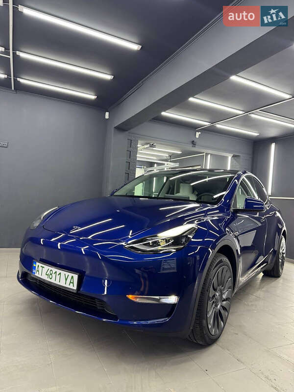 Tesla Model Y 2024