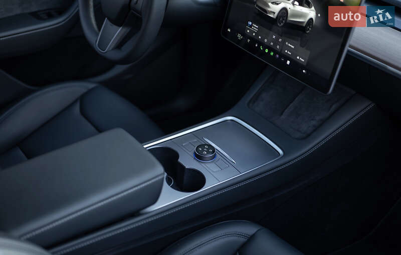 Внедорожник / Кроссовер Tesla Model Y 2023 в Киеве