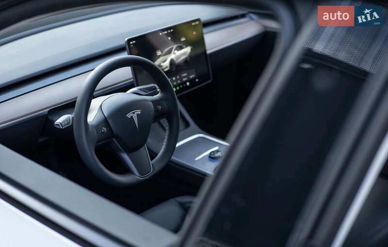 Внедорожник / Кроссовер Tesla Model Y 2023 в Киеве
