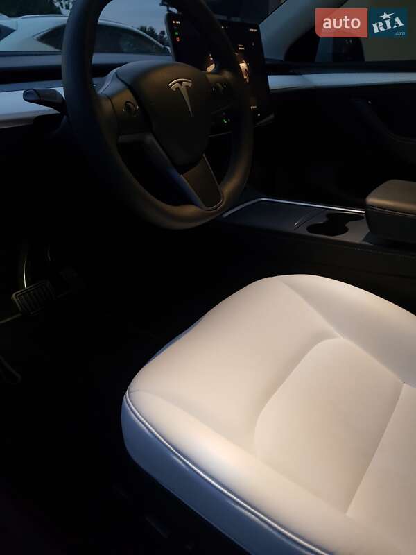 Внедорожник / Кроссовер Tesla Model Y 2023 в Киеве