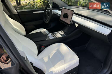 Внедорожник / Кроссовер Tesla Model Y 2024 в 