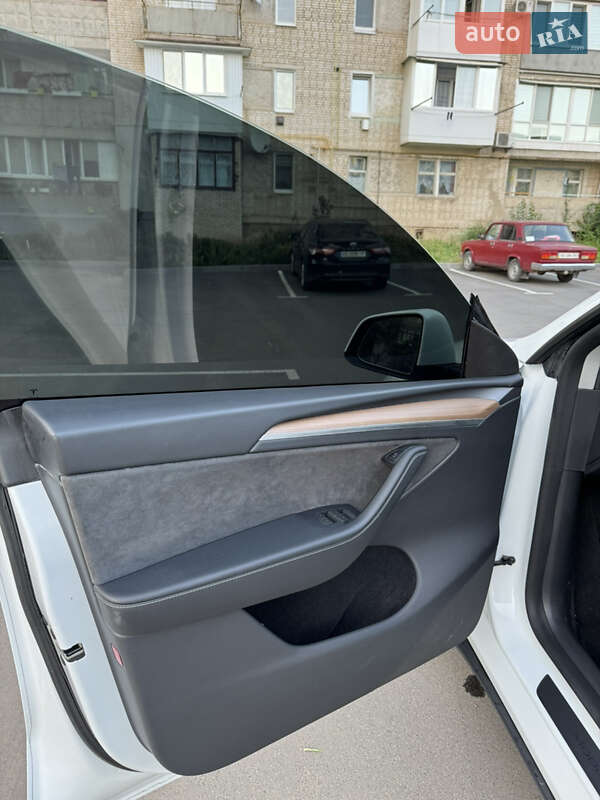 Внедорожник / Кроссовер Tesla Model Y 2023 в Могилев-Подольске