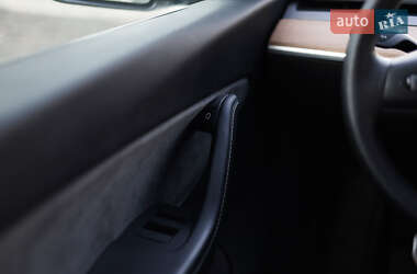 Внедорожник / Кроссовер Tesla Model Y 2022 в 