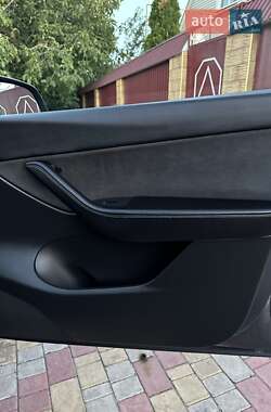 Внедорожник / Кроссовер Tesla Model Y 2021 в 