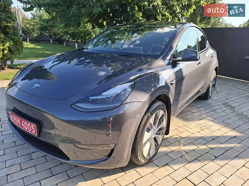 Tesla Model Y 2023
