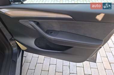 Позашляховик / Кросовер Tesla Model Y 2023 в 