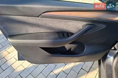 Позашляховик / Кросовер Tesla Model Y 2023 в 