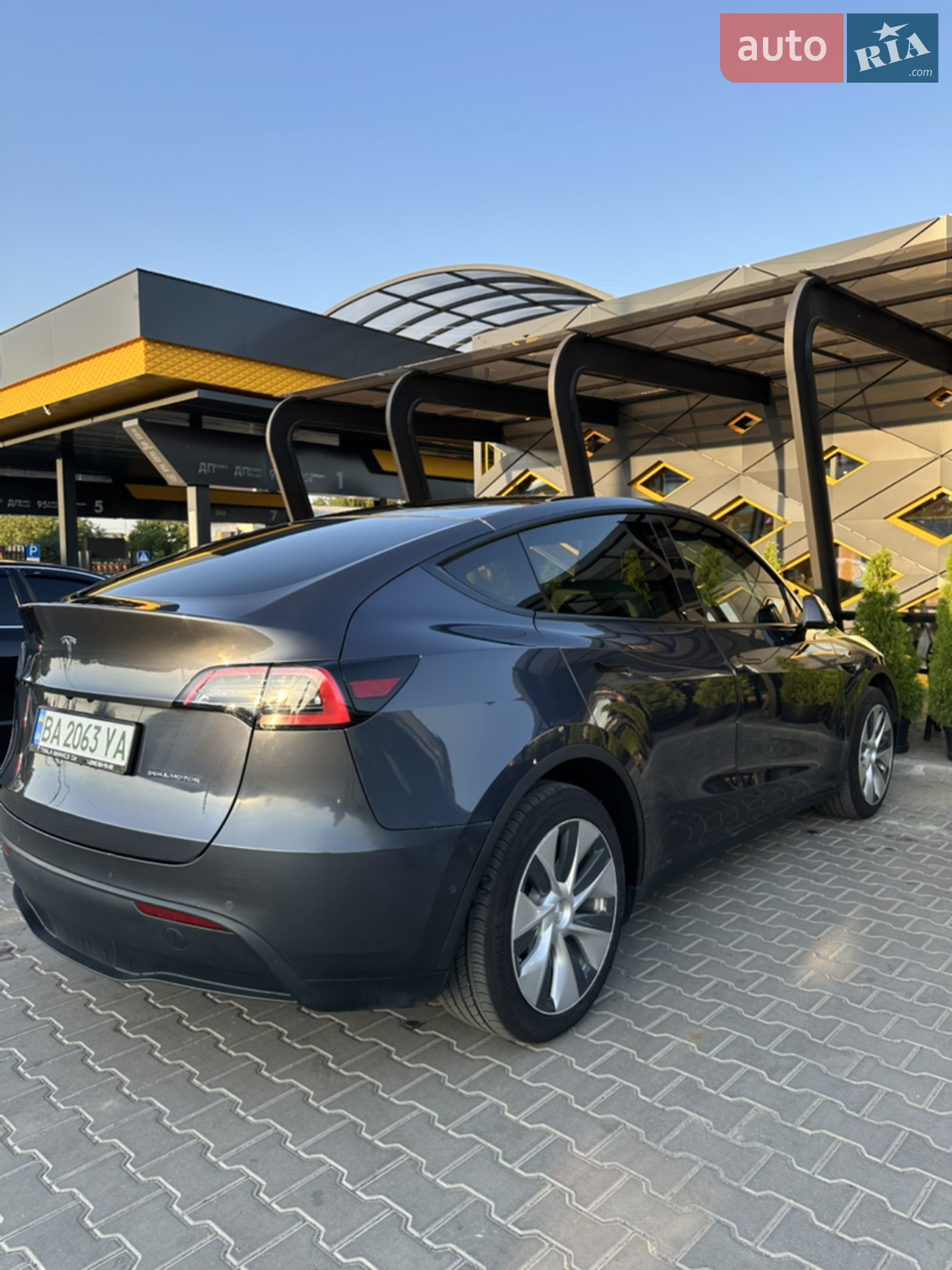 2022 Tesla Model Y - мініатюра 3