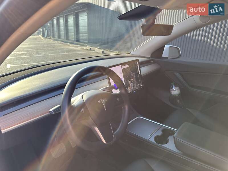 Внедорожник / Кроссовер Tesla Model Y 2021 в Киеве