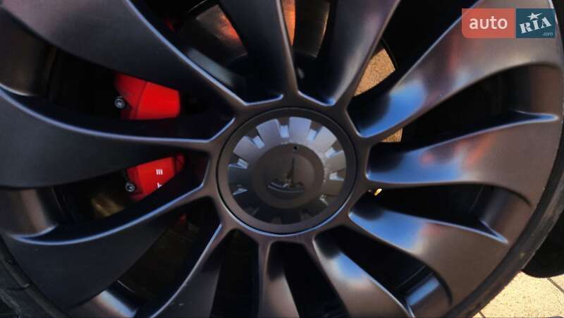 Внедорожник / Кроссовер Tesla Model Y 2021 в Погребах
