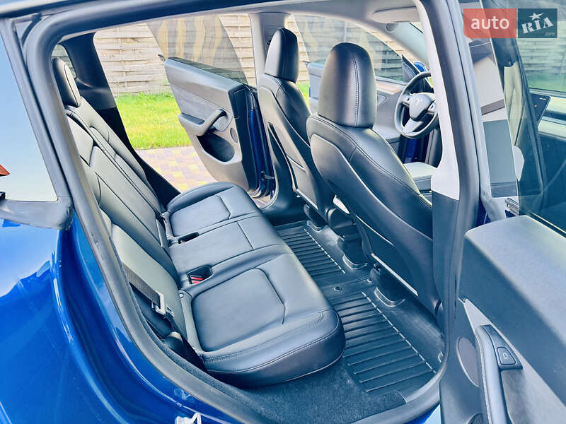 Внедорожник / Кроссовер Tesla Model Y 2023 в Киеве