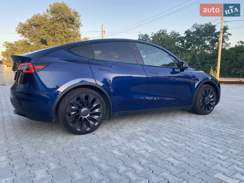 Внедорожник / Кроссовер Tesla Model Y 2024 в 