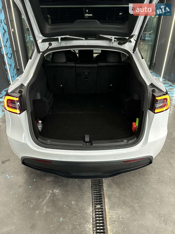 Внедорожник / Кроссовер Tesla Model Y 2022 в Киеве