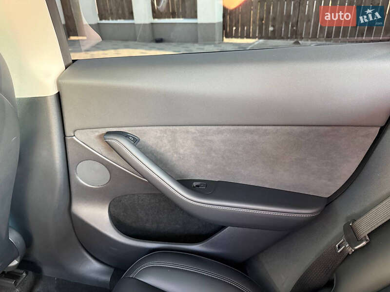 Внедорожник / Кроссовер Tesla Model Y 2022 в Днепре