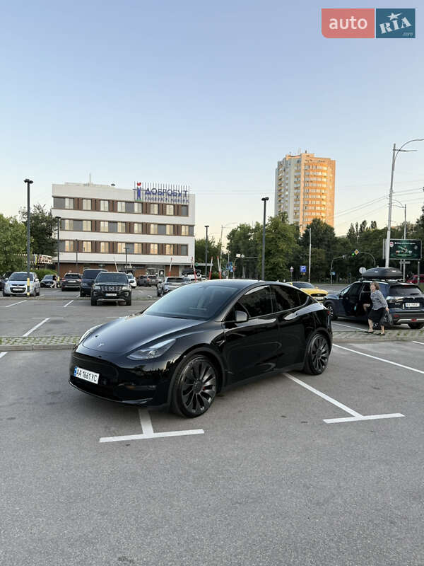 Внедорожник / Кроссовер Tesla Model Y 2023 в Киеве