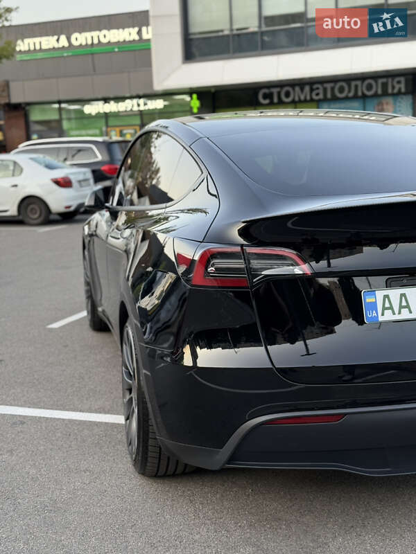 Внедорожник / Кроссовер Tesla Model Y 2023 в Киеве