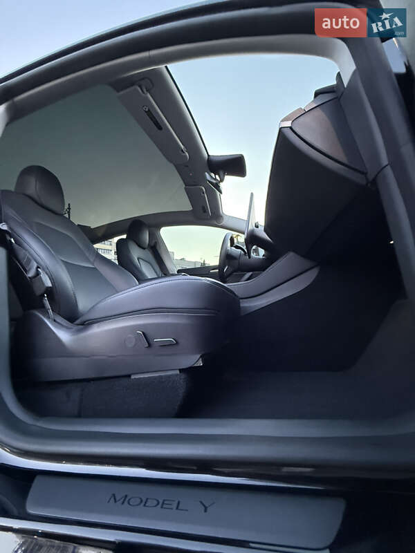 Внедорожник / Кроссовер Tesla Model Y 2023 в Киеве