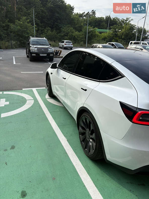 Внедорожник / Кроссовер Tesla Model Y 2023 в Борисполе