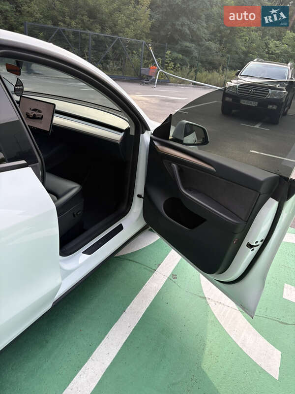 Внедорожник / Кроссовер Tesla Model Y 2023 в Борисполе