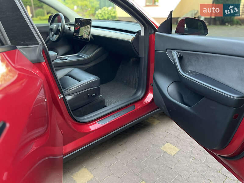 Внедорожник / Кроссовер Tesla Model Y 2021 в Львове