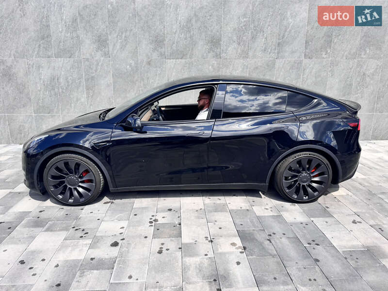 Внедорожник / Кроссовер Tesla Model Y 2023 в Киеве