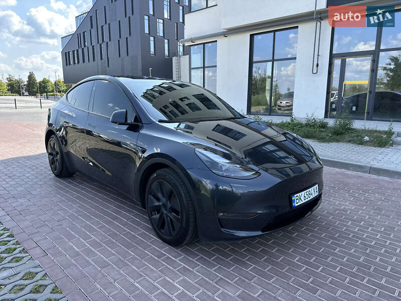 Внедорожник / Кроссовер Tesla Model Y 2024 в Ровно