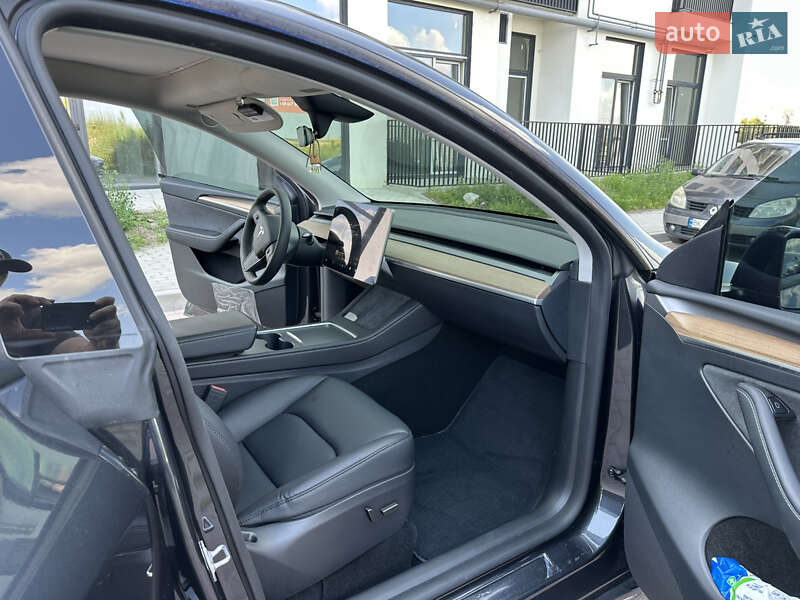 Внедорожник / Кроссовер Tesla Model Y 2024 в Ровно